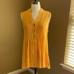 NWT Yellow Sleeveless Pleated Top‎
